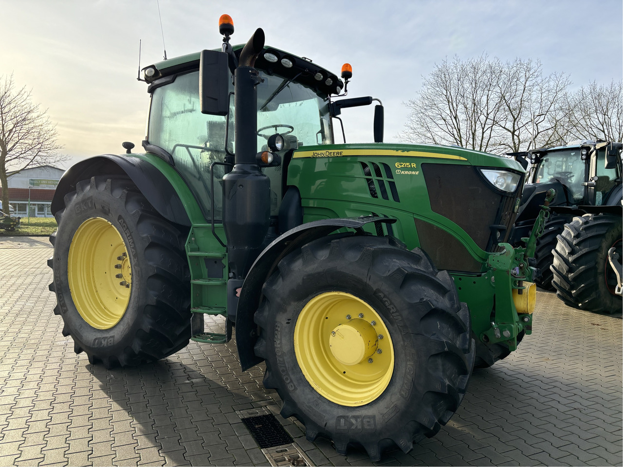 Tracteur agricole John Deere 6215R: photos 6