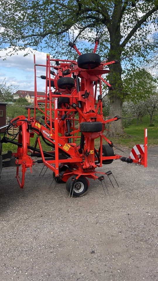 Kuhn GF8712 - Faneuse: photos 1 Kuhn GF8712 - Faneuse: photos 1
