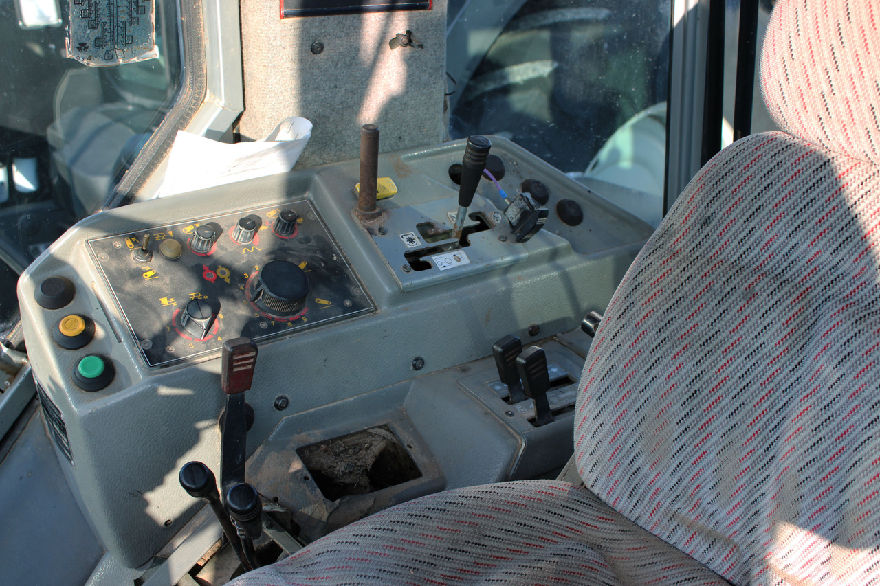 Massey Ferguson 3085 - Tracteur agricole: photos 2 Massey Ferguson 3085 - Tracteur agricole: photos 2