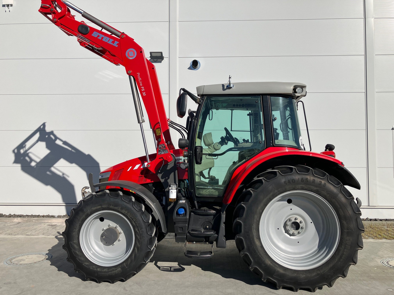 Massey Ferguson 5613 Dyna 6 - Tracteur agricole: photos 1 Massey Ferguson 5613 Dyna 6 - Tracteur agricole: photos 1