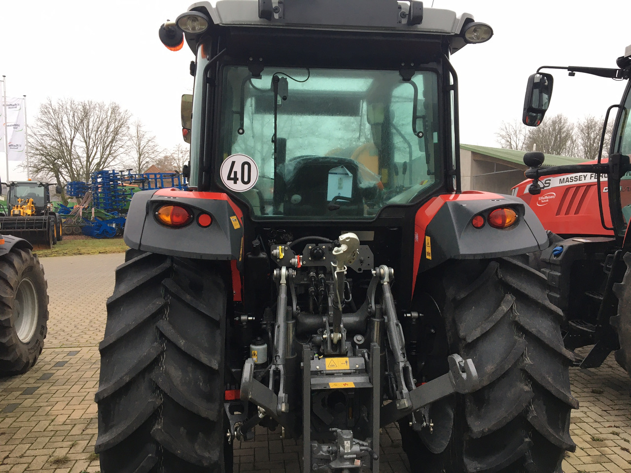 Massey Ferguson 5711 M Dyna-4 4WD Essent - Tracteur agricole: photos 5 Massey Ferguson 5711 M Dyna-4 4WD Essent - Tracteur agricole: photos 5