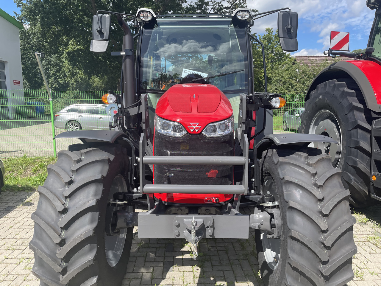Massey Ferguson 5711M Dyna-4 4WD Cab - Tracteur agricole: photos 1 Massey Ferguson 5711M Dyna-4 4WD Cab - Tracteur agricole: photos 1