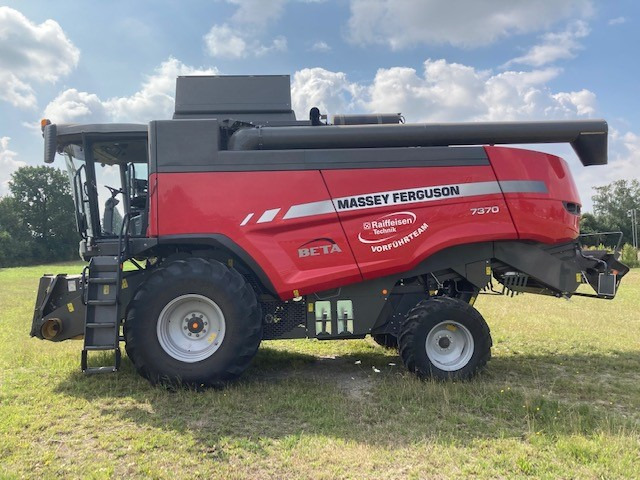 Massey Ferguson 7370 Beta - Moissonneuse-batteuse: photos 1 Massey Ferguson 7370 Beta - Moissonneuse-batteuse: photos 1