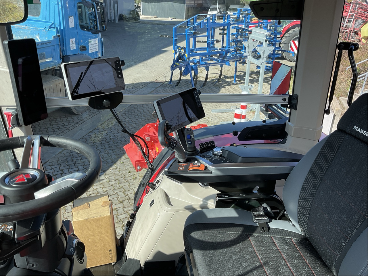 Massey Ferguson 8S.305 Dyna-VT EXCLUSIVE - Tracteur agricole: photos 2 Massey Ferguson 8S.305 Dyna-VT EXCLUSIVE - Tracteur agricole: photos 2