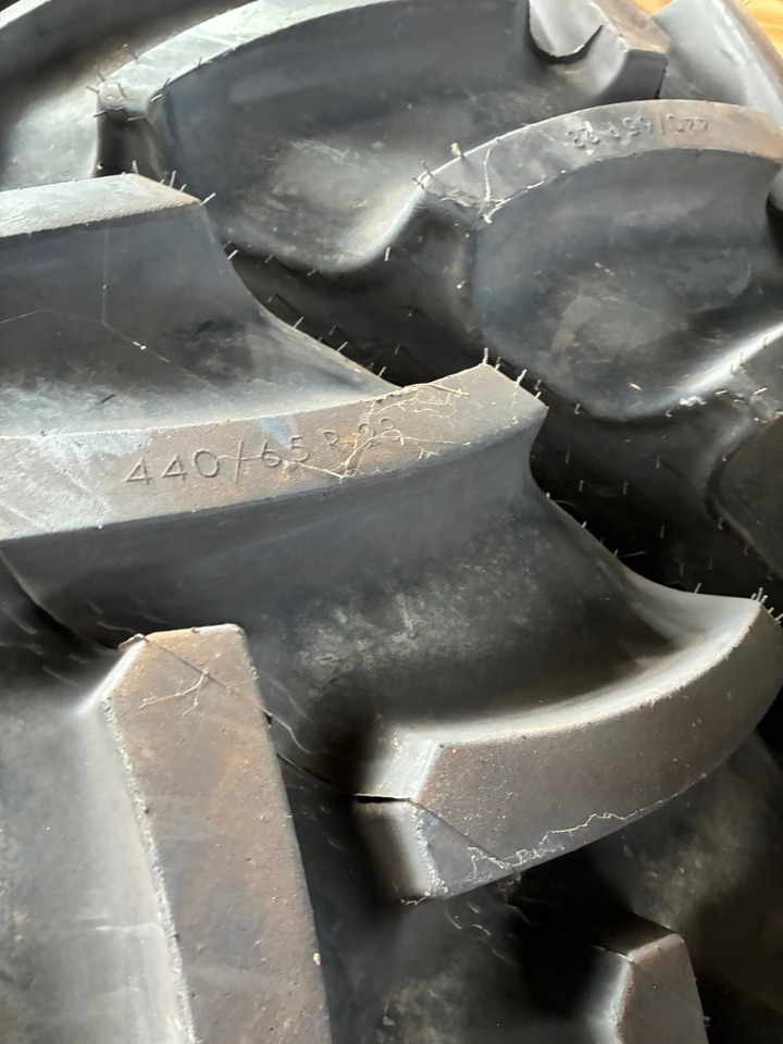 Mitas 540/65R38 AC65 440/65R28 AC65 - Pneus et jantes: photos 4 Mitas 540/65R38 AC65 440/65R28 AC65 - Pneus et jantes: photos 4