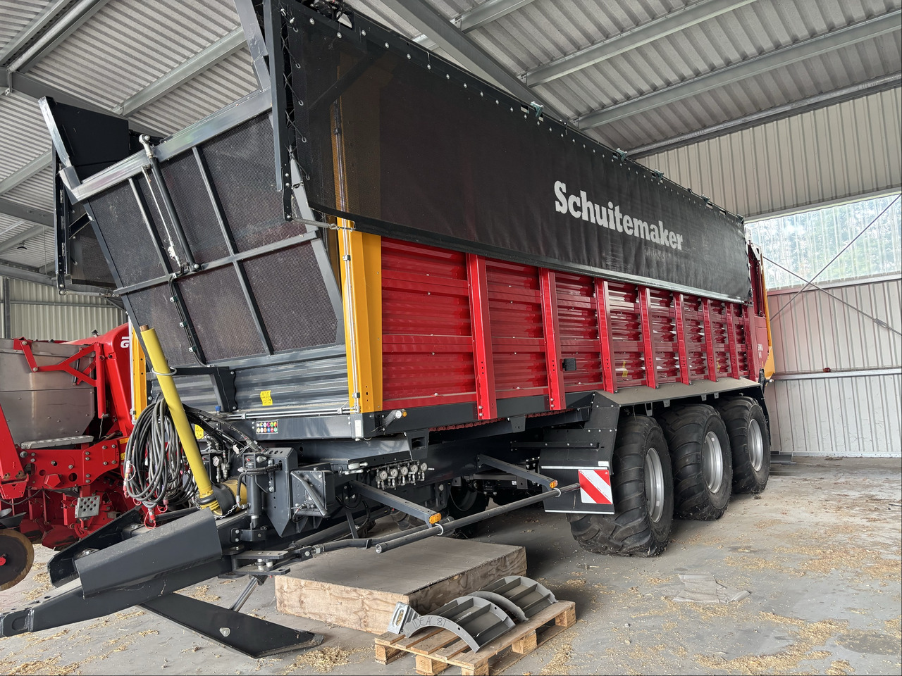 Schuitemaker Siwa 840 S - Benne agricole: photos 1 Schuitemaker Siwa 840 S - Benne agricole: photos 1