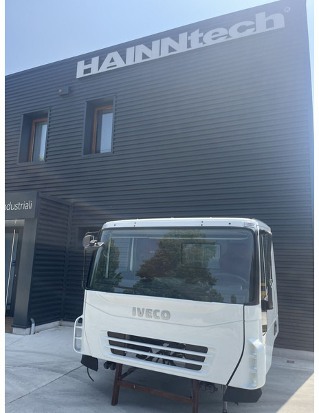 Iveco Stralis - Trakker - Cabine et intérieur pour Camion: photos 1 Iveco Stralis - Trakker - Cabine et intérieur pour Camion: photos 1