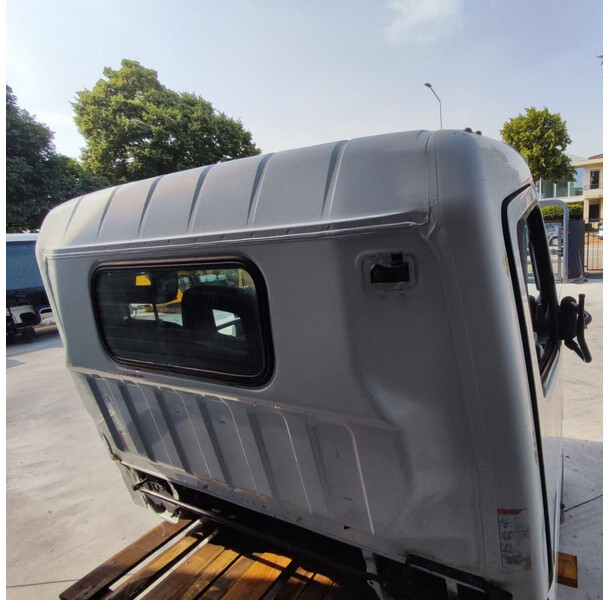 Mitsubishi CANTER " S TYPE " - Cabine et intérieur pour Camion: photos 3 Mitsubishi CANTER " S TYPE " - Cabine et intérieur pour Camion: photos 3