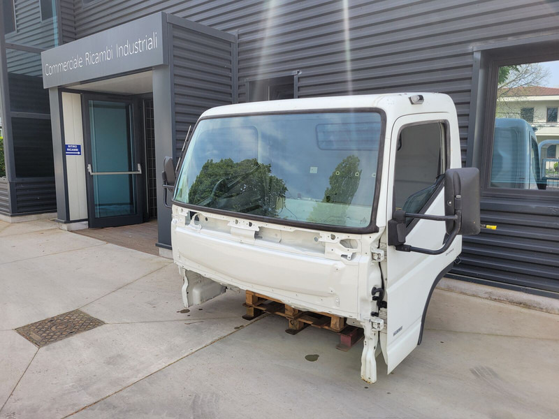 Mitsubishi Fuso "C" - Cabine et intérieur pour Camion: photos 4 Mitsubishi Fuso "C" - Cabine et intérieur pour Camion: photos 4