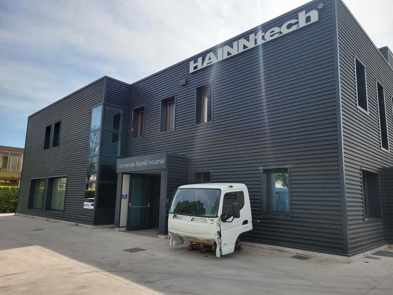 Mitsubishi Fuso "C" - Cabine et intérieur pour Camion: photos 3 Mitsubishi Fuso "C" - Cabine et intérieur pour Camion: photos 3