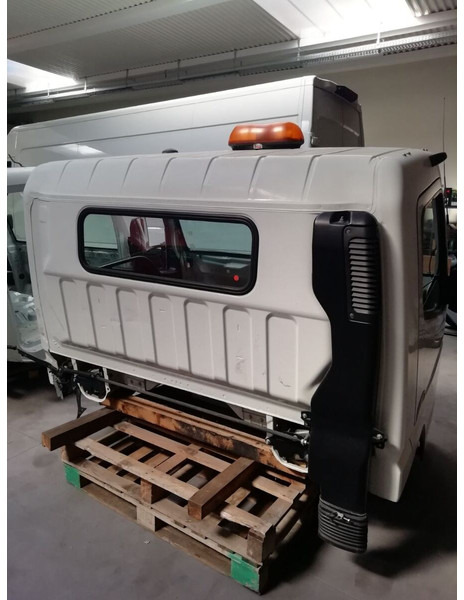 Mitsubishi Fuso CANTER - Cabine et intérieur pour Camion: photos 5 Mitsubishi Fuso CANTER - Cabine et intérieur pour Camion: photos 5