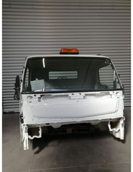 Mitsubishi Fuso CANTER - Cabine et intérieur pour Camion: photos 1 Mitsubishi Fuso CANTER - Cabine et intérieur pour Camion: photos 1