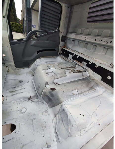 Mitsubishi Fuso CANTER S TYPE EURO 5 EURO 6 MODEL - Cabine et intérieur pour Camion: photos 4 Mitsubishi Fuso CANTER S TYPE EURO 5 EURO 6 MODEL - Cabine et intérieur pour Camion: photos 4