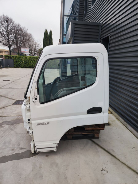 Mitsubishi Fuso CANTER S TYPE EURO 5 EURO 6 MODEL - Cabine et intérieur pour Camion: photos 2 Mitsubishi Fuso CANTER S TYPE EURO 5 EURO 6 MODEL - Cabine et intérieur pour Camion: photos 2