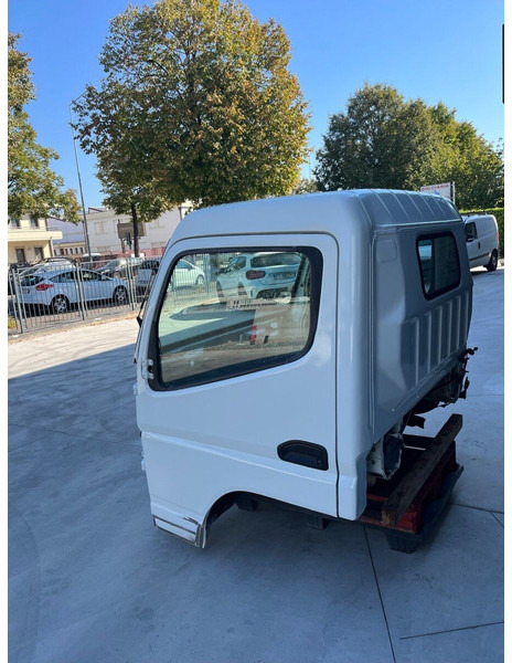 Mitsubishi Fuso CANTER S TYPE MODEL - Cabine et intérieur pour Camion: photos 3 Mitsubishi Fuso CANTER S TYPE MODEL - Cabine et intérieur pour Camion: photos 3