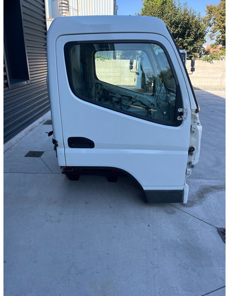 Mitsubishi Fuso CANTER S TYPE MODEL - Cabine et intérieur pour Camion: photos 5 Mitsubishi Fuso CANTER S TYPE MODEL - Cabine et intérieur pour Camion: photos 5