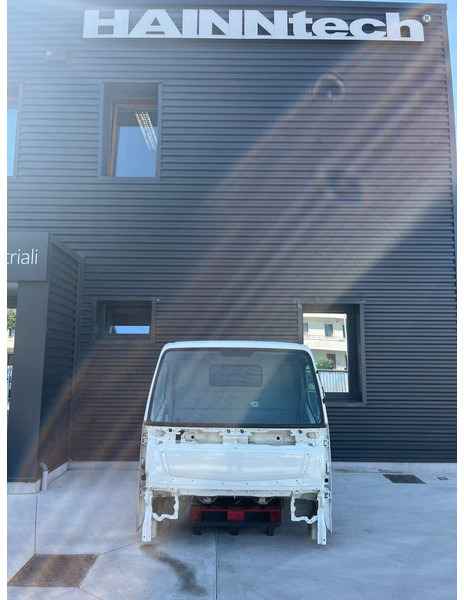 Mitsubishi Fuso CANTER S TYPE MODEL - Cabine et intérieur pour Camion: photos 1 Mitsubishi Fuso CANTER S TYPE MODEL - Cabine et intérieur pour Camion: photos 1