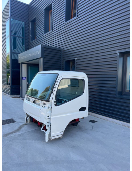 Mitsubishi Fuso CANTER S TYPE MODEL - Cabine et intérieur pour Camion: photos 4 Mitsubishi Fuso CANTER S TYPE MODEL - Cabine et intérieur pour Camion: photos 4