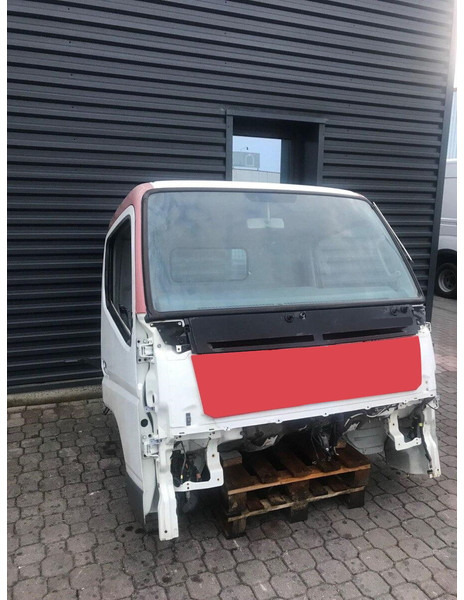 Mitsubishi Fuso Canter "S" - Cabine et intérieur pour Camion: photos 1 Mitsubishi Fuso Canter "S" - Cabine et intérieur pour Camion: photos 1