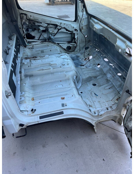 Mitsubishi S MODEL - Cabine et intérieur pour Camion: photos 2 Mitsubishi S MODEL - Cabine et intérieur pour Camion: photos 2