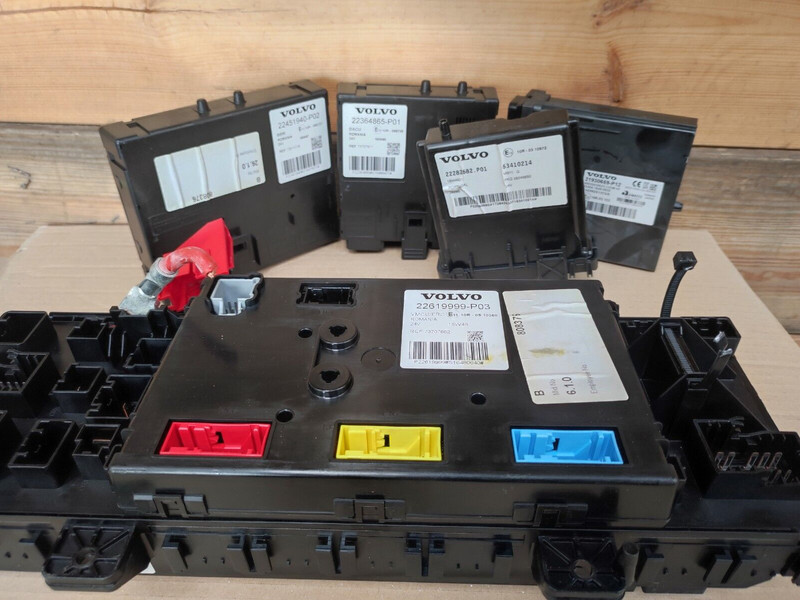 Volvo BBM, CIOM HI, PKG MBYI, ECU DACU - Bloc de gestion pour Camion: photos 1 Volvo BBM, CIOM HI, PKG MBYI, ECU DACU - Bloc de gestion pour Camion: photos 1