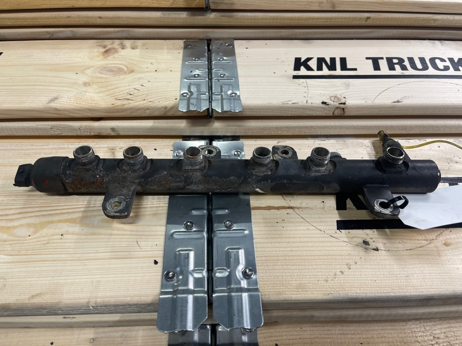 CUMMINS 4937282 FUEL INJECTION RAIL - Système de carburant pour Camion: photos 1 CUMMINS 4937282 FUEL INJECTION RAIL - Système de carburant pour Camion: photos 1