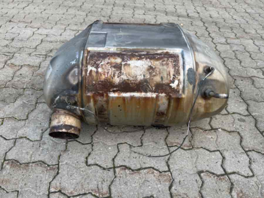 IVECO EXHAUST 41299188 - Système d'échappement pour Camion: photos 2 IVECO EXHAUST 41299188 - Système d'échappement pour Camion: photos 2