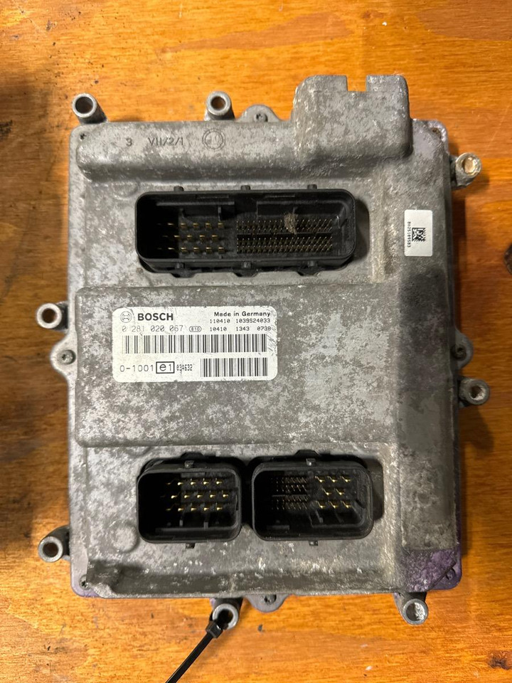 MAN ENGINE ECU 51.25804-7824 - Bloc de gestion pour Camion: photos 1 MAN ENGINE ECU 51.25804-7824 - Bloc de gestion pour Camion: photos 1