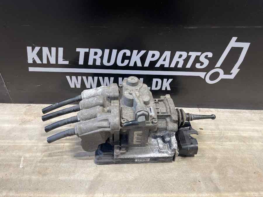 MAN FOOT BREAKE VALVE 81.52130-6305 - Valve de frein pour Camion: photos 1 MAN FOOT BREAKE VALVE 81.52130-6305 - Valve de frein pour Camion: photos 1
