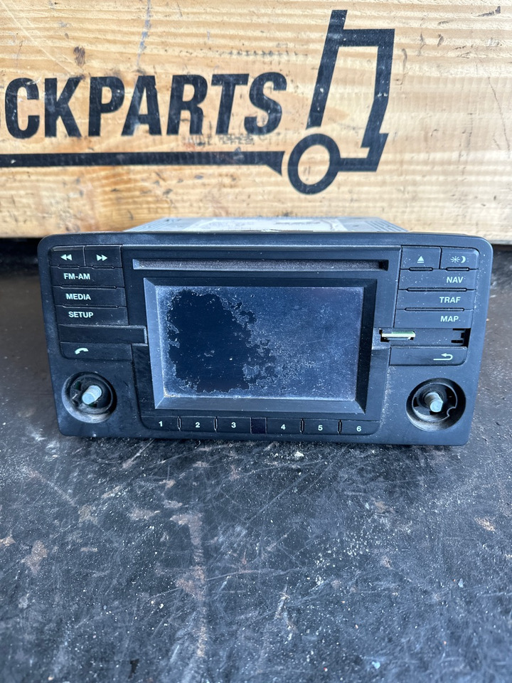 MAN RADIO 81.28100-6027 - Cabine et intérieur pour Camion: photos 1 MAN RADIO 81.28100-6027 - Cabine et intérieur pour Camion: photos 1