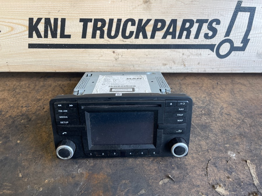 MAN RADIO / NAVI 81.28100-6027 - Cabine et intérieur pour Camion: photos 3 MAN RADIO / NAVI 81.28100-6027 - Cabine et intérieur pour Camion: photos 3