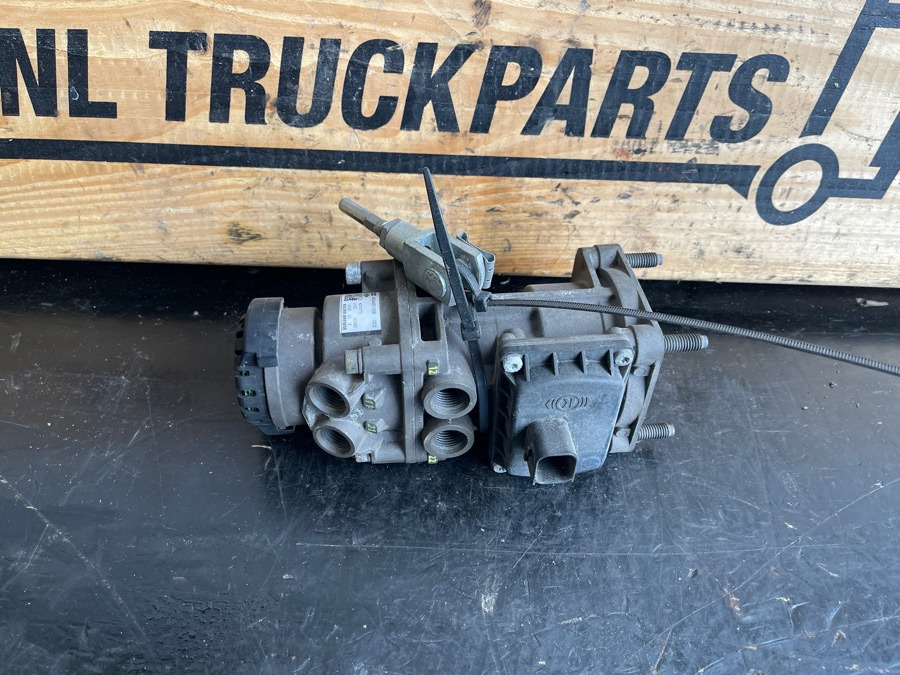 MERCEDES BRAKE VALVE A0044311506 - Valve de frein pour Camion: photos 1 MERCEDES BRAKE VALVE A0044311506 - Valve de frein pour Camion: photos 1