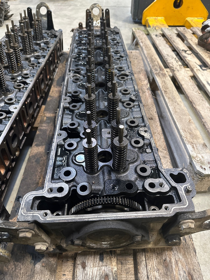 MERCEDES CYLINDERHEAD A4710102720 - Culasse pour Camion: photos 2 MERCEDES CYLINDERHEAD A4710102720 - Culasse pour Camion: photos 2