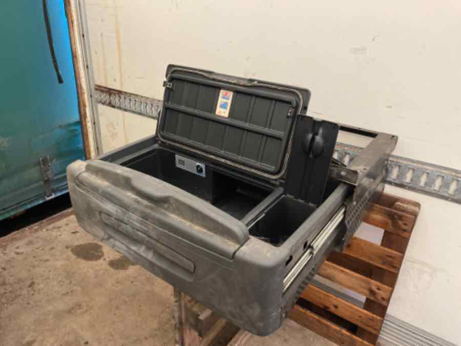 MERCEDES REFRIGERATOR / FRIDGE - Cabine et intérieur pour Camion: photos 1 MERCEDES REFRIGERATOR / FRIDGE - Cabine et intérieur pour Camion: photos 1