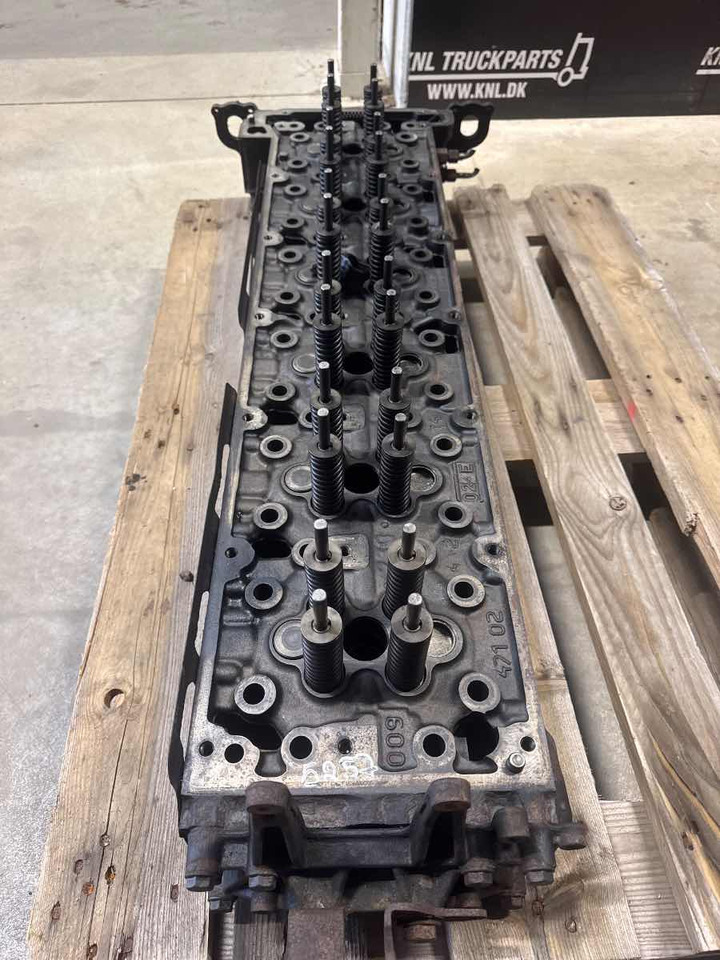 MERCEDES SETRA CYLINDERHEAD A4710102720 - Culasse pour Bus: photos 1 MERCEDES SETRA CYLINDERHEAD A4710102720 - Culasse pour Bus: photos 1