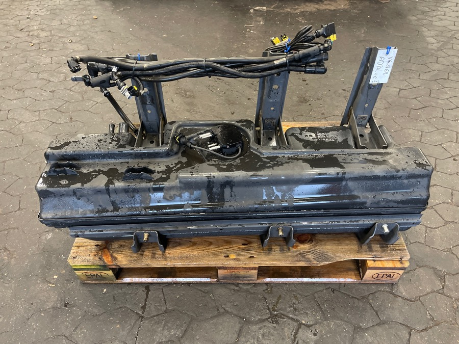 SCANIA ADBLUE TANK 2173147 - AdBlue réservoir pour Camion: photos 1 SCANIA ADBLUE TANK 2173147 - AdBlue réservoir pour Camion: photos 1