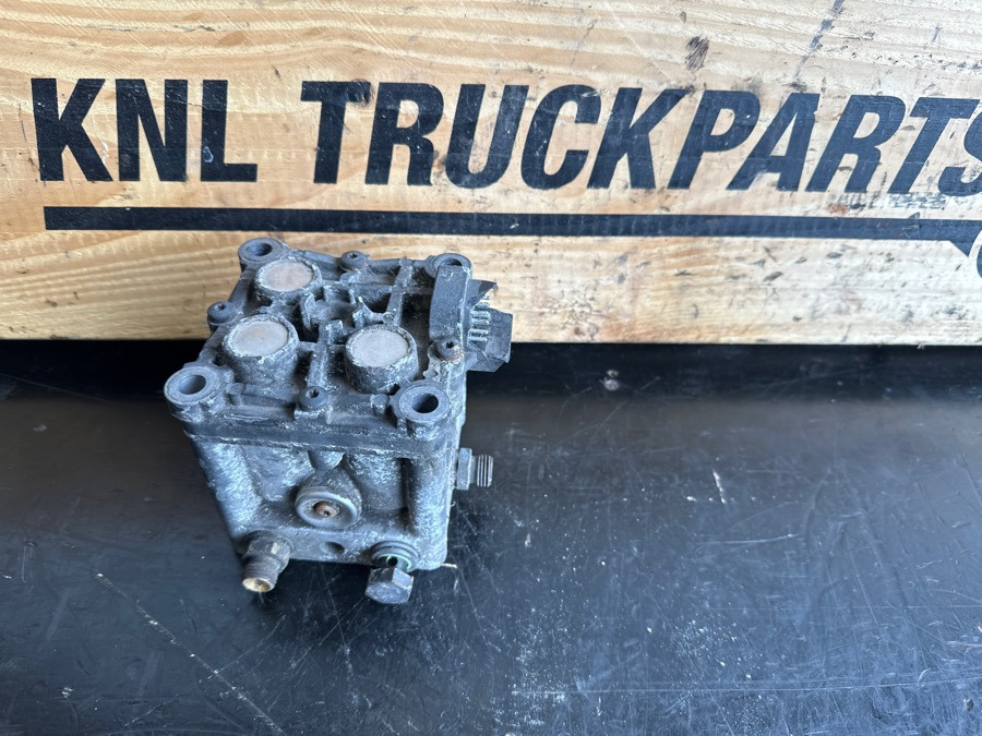 SCANIA V107 VALVE BLOCK 1744084 - Valve de frein pour Camion: photos 1 SCANIA V107 VALVE BLOCK 1744084 - Valve de frein pour Camion: photos 1