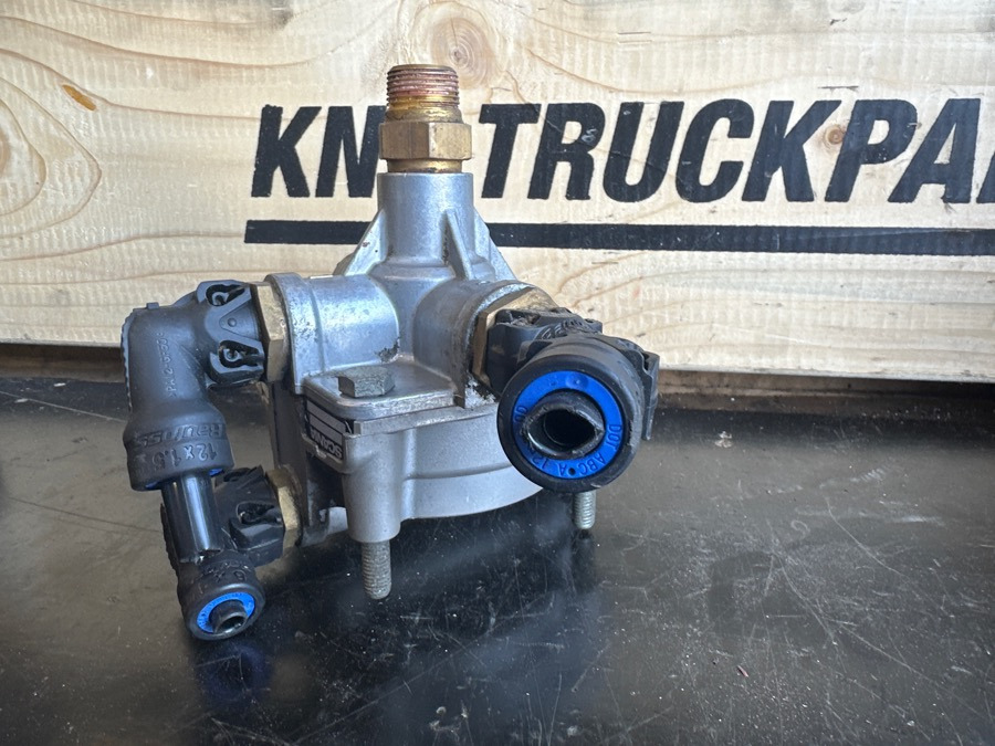 SCANIA VALVE 2038219 - Valve de frein pour Camion: photos 1 SCANIA VALVE 2038219 - Valve de frein pour Camion: photos 1