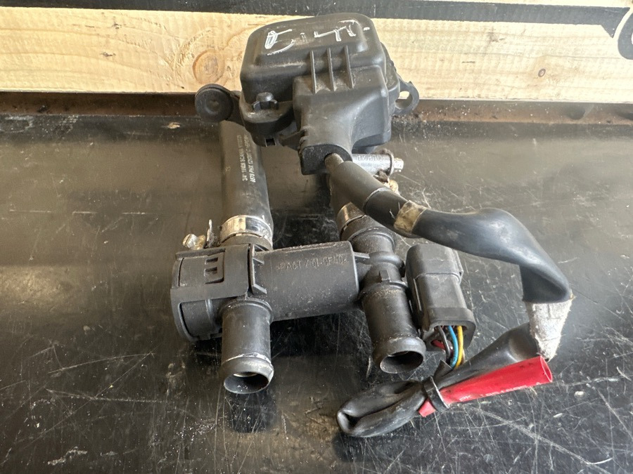SCANIA VALVE WATER 1793197 - Valve de frein pour Camion: photos 3 SCANIA VALVE WATER 1793197 - Valve de frein pour Camion: photos 3