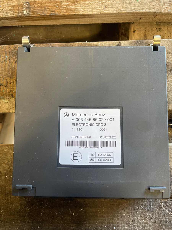 SETRA / MERCEDES ECU CPC3 A0034468602 - Bloc de gestion pour Bus: photos 1 SETRA / MERCEDES ECU CPC3 A0034468602 - Bloc de gestion pour Bus: photos 1