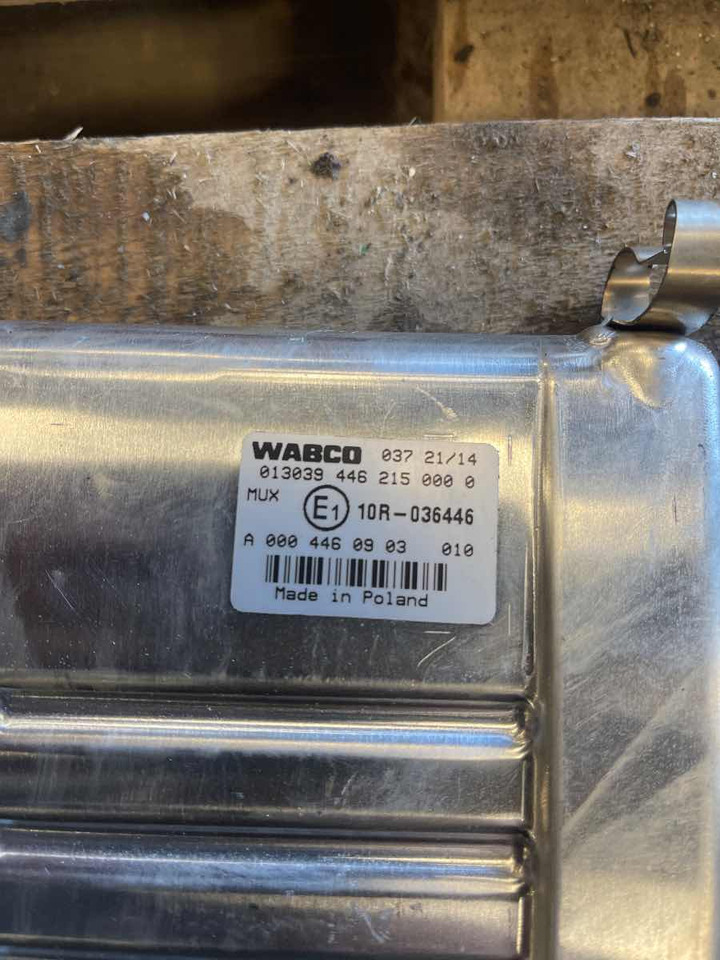 SETRA / MERCEDES ECU ECTS A0004460903 - Bloc de gestion pour Bus: photos 2 SETRA / MERCEDES ECU ECTS A0004460903 - Bloc de gestion pour Bus: photos 2