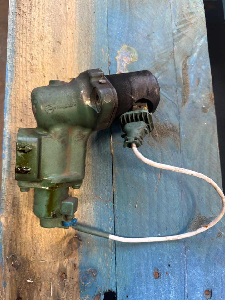 VOLVO EGR VALVE 22301902 - Moteur et pièces pour Camion: photos 1 VOLVO EGR VALVE 22301902 - Moteur et pièces pour Camion: photos 1
