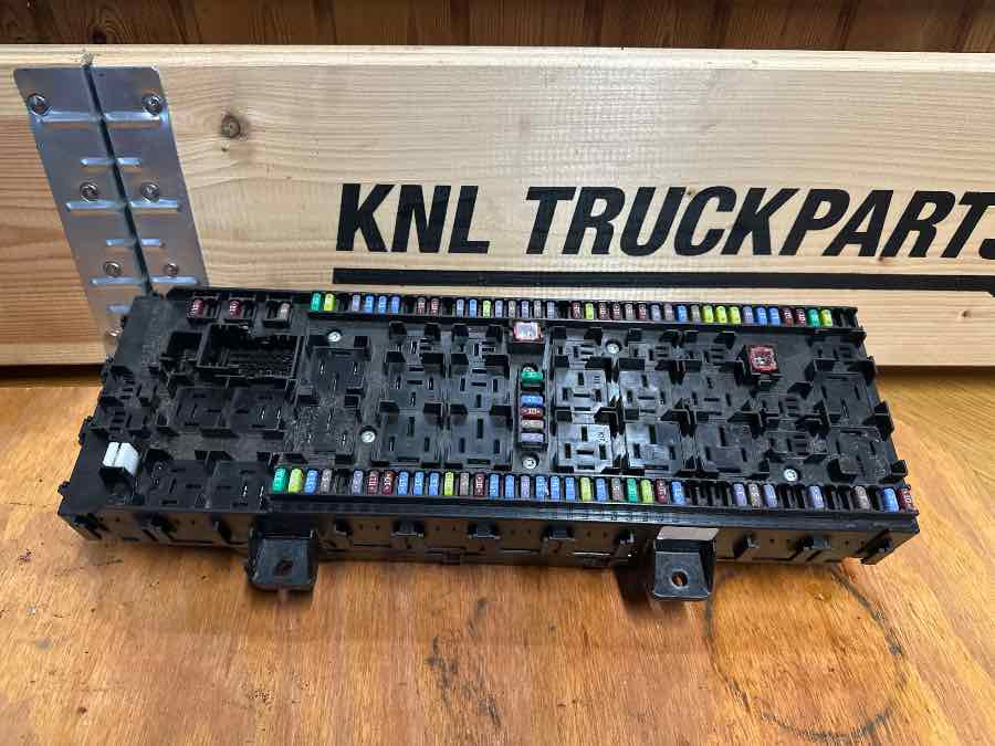 VOLVO FUSE BOKS 23909355 - Cabine et intérieur pour Camion: photos 1 VOLVO FUSE BOKS 23909355 - Cabine et intérieur pour Camion: photos 1