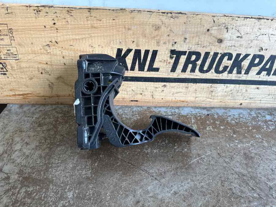 VOLVO SPEEDER PEDAL 84412478 - Cabine et intérieur pour Camion: photos 1 VOLVO SPEEDER PEDAL 84412478 - Cabine et intérieur pour Camion: photos 1