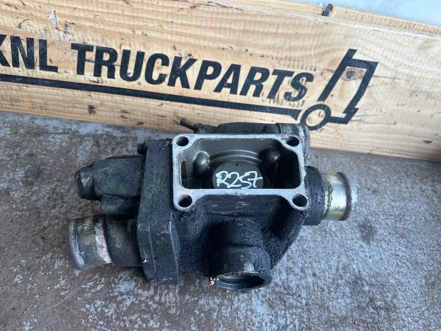 VOLVO THERMOSTAT HOUSE 21751081 - Système de refroidissement pour Camion: photos 2 VOLVO THERMOSTAT HOUSE 21751081 - Système de refroidissement pour Camion: photos 2