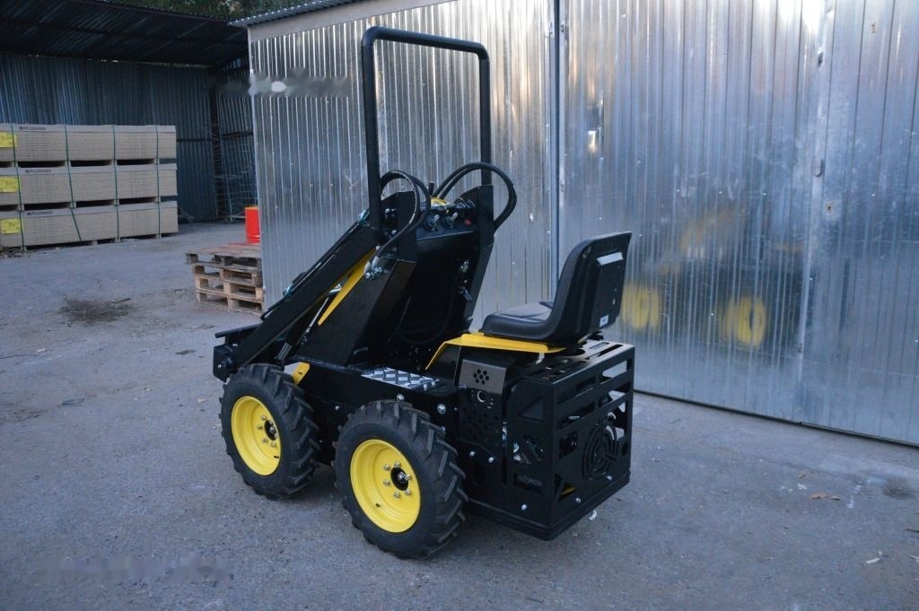 Tur Poland Miniradlader Miniloader Mini hoflader TUR N 520 Briggs&Stratton - Mini chargeuse: photos 4 Tur Poland Miniradlader Miniloader Mini hoflader TUR N 520 Briggs&Stratton - Mini chargeuse: photos 4
