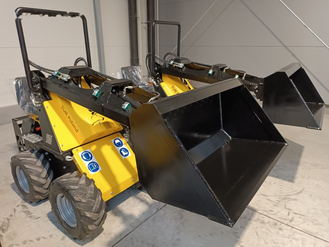 Tur Poland Radlader Mini loader Mini Hoflader N 520 - Mini chargeuse: photos 4 Tur Poland Radlader Mini loader Mini Hoflader N 520 - Mini chargeuse: photos 4