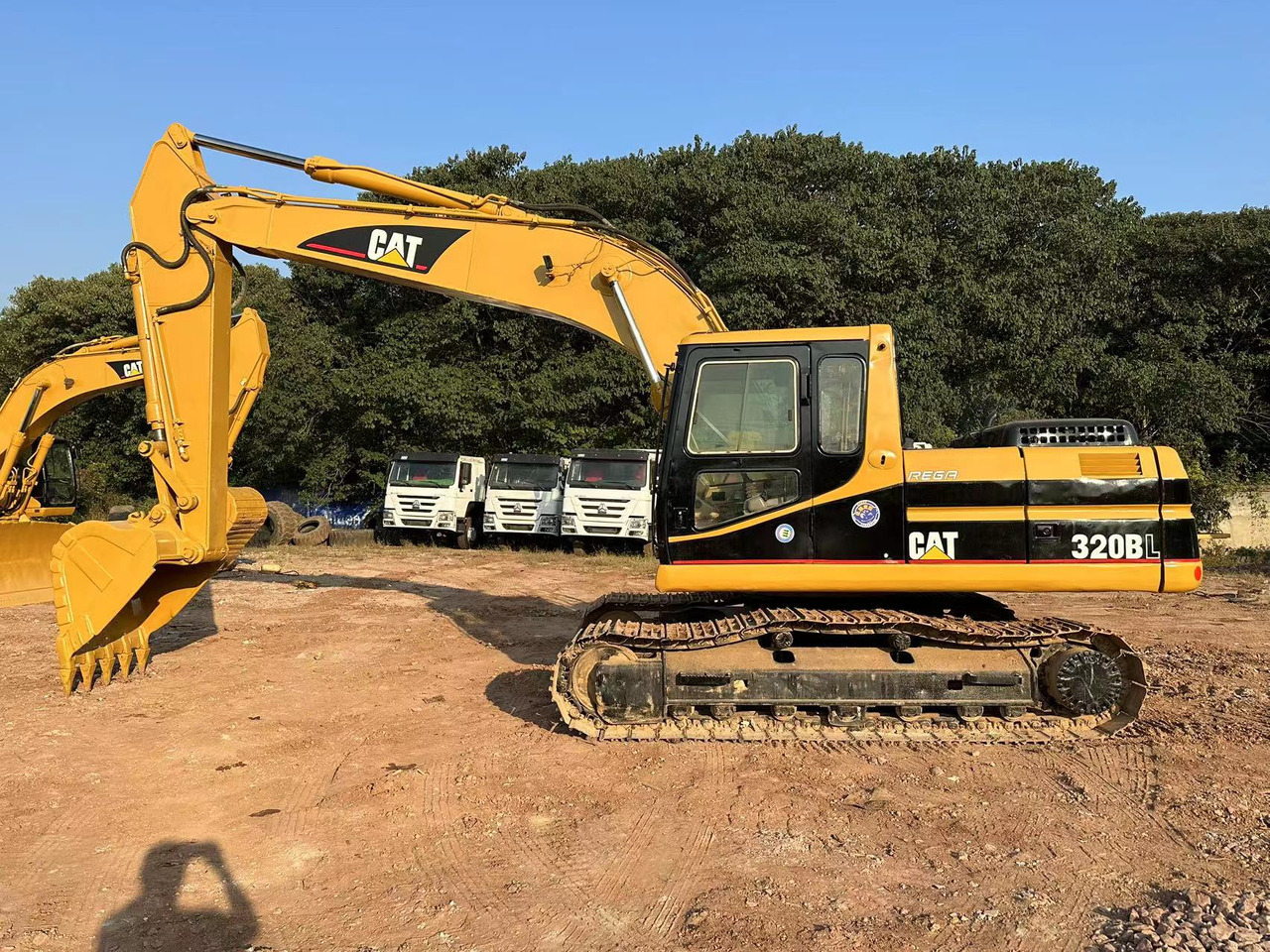 CAT 320B - Pelle sur chenille: photos 1 CAT 320B - Pelle sur chenille: photos 1