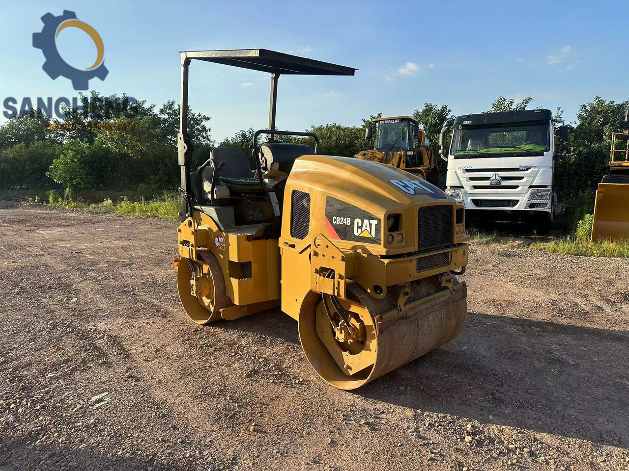 CAT CB24B - Compacteur: photos 4 CAT CB24B - Compacteur: photos 4