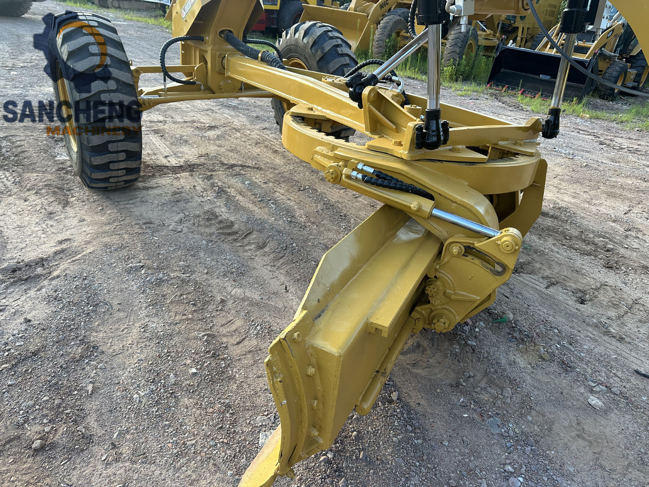 Niveleuse CATERPILLAR 140K motor grader: photos 10